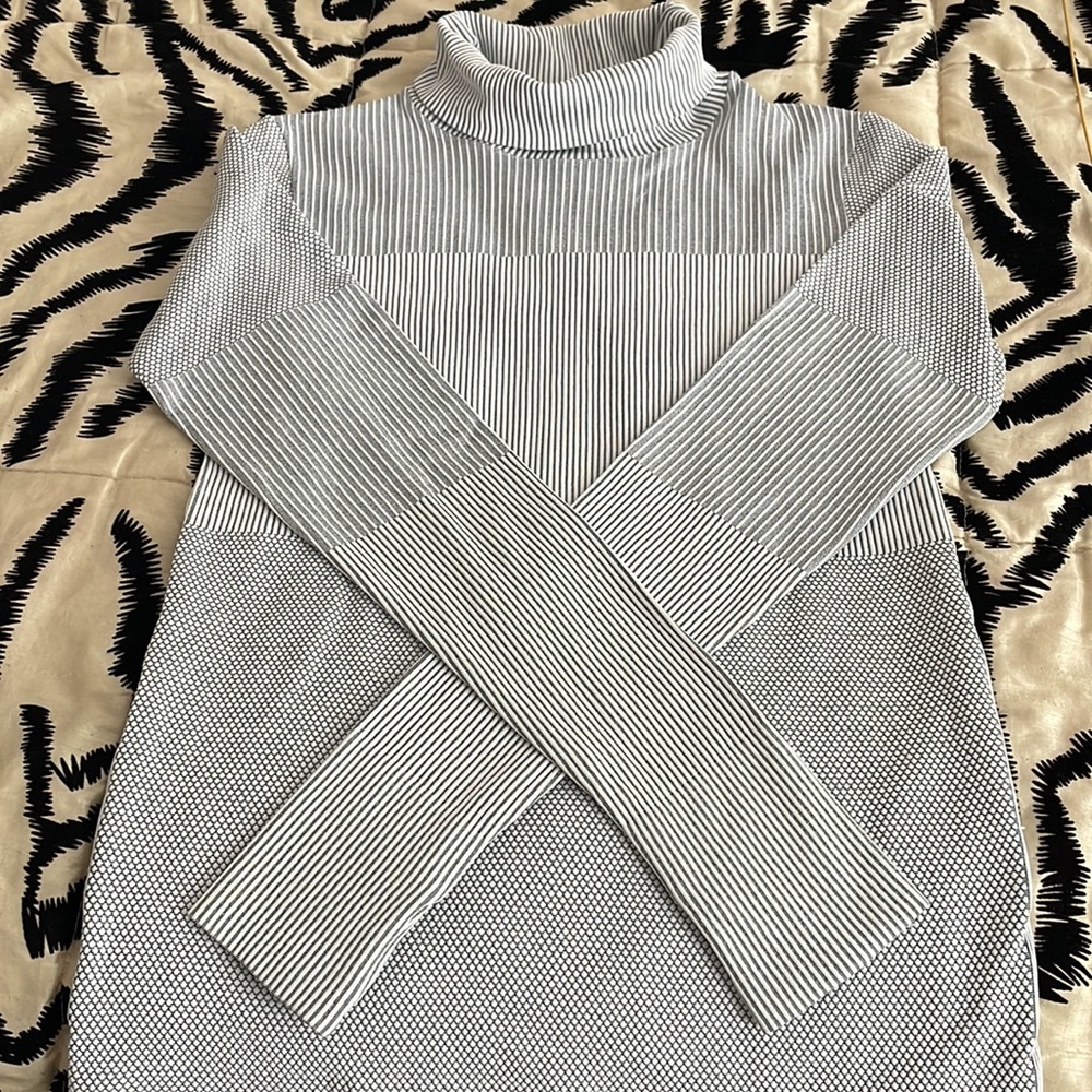 Athleta stretchy turtleneck, size S